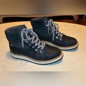 Toms Black Winter Boots with Gray Laces